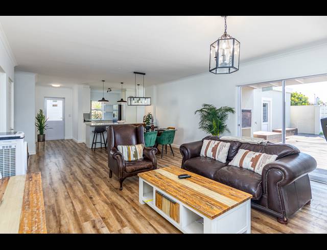 4 BEDROOM FREESTANDING FOR SALE IN SUNNINGDALE